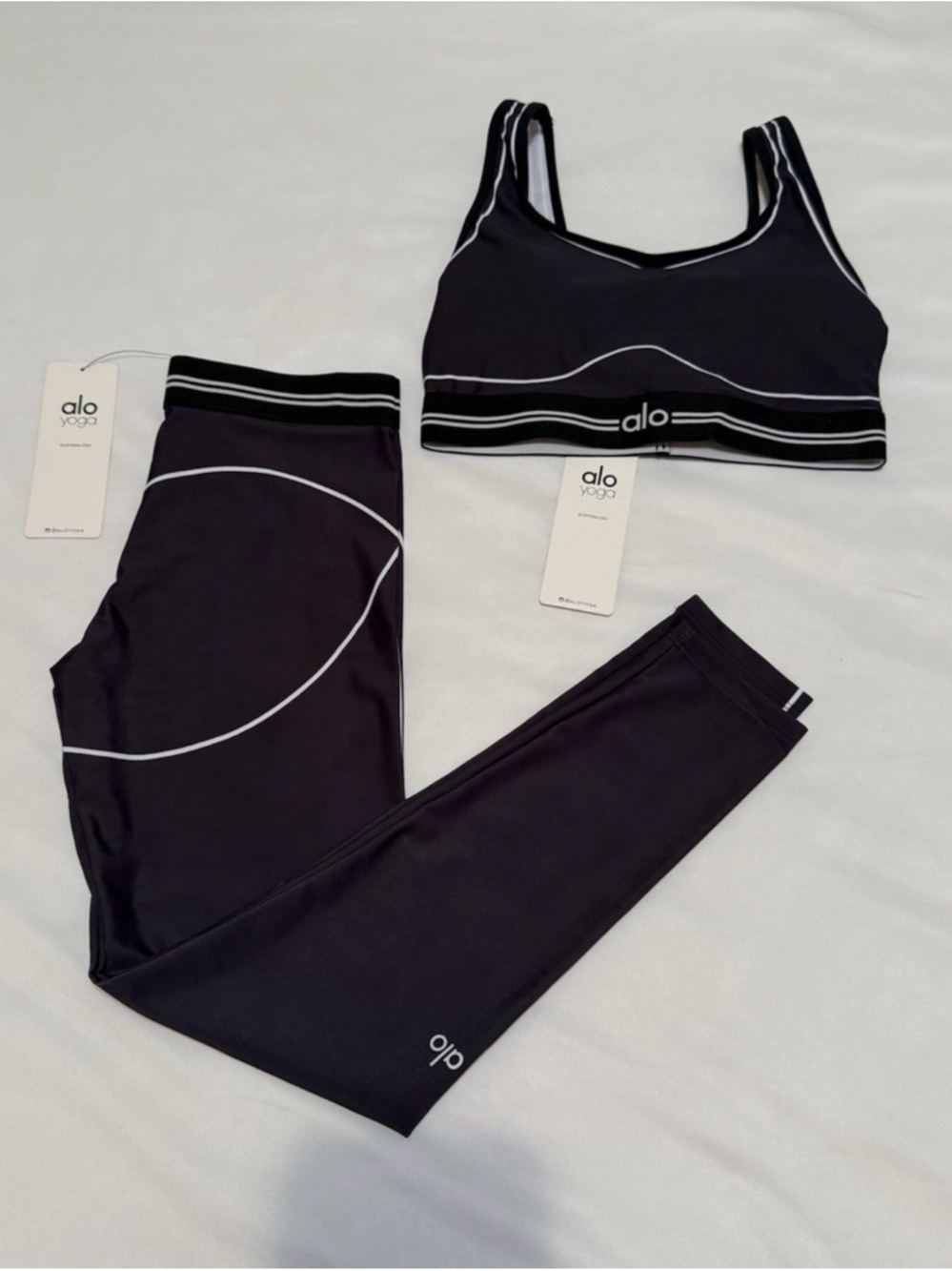 ALO Yoga Black Sports Bra and Leggings Set with White Trim